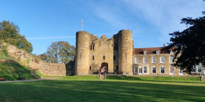 Tonbridge Castle beneath a bright, clear blue sky