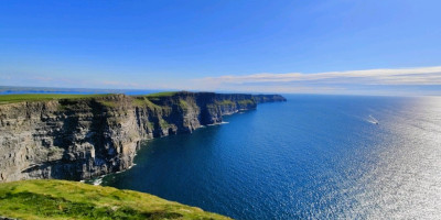 Cliffs of Moher with clear sky backdrop