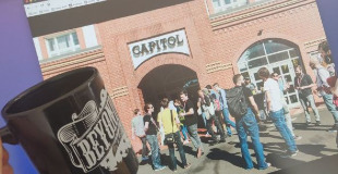 photo on a screen of Beyond Tellerrand Capitol Theatre Düsseldorf and coffee mug